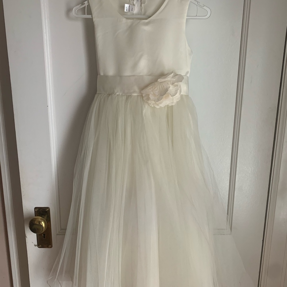 Ivory Dresses - Picture 4 of 5